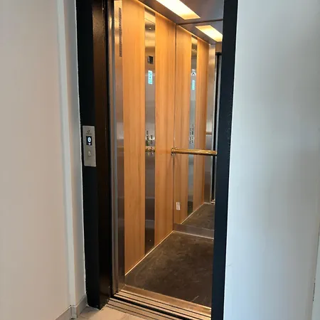 Mirka, Apartman