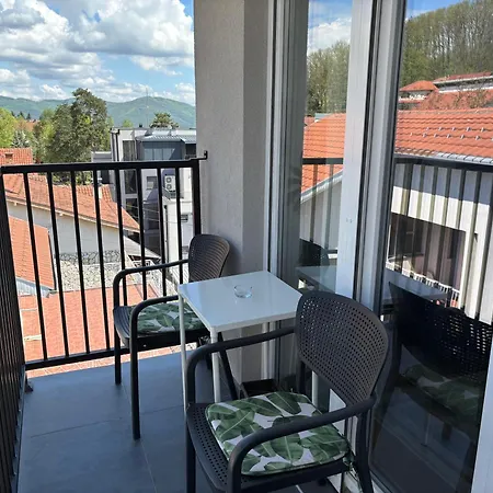 Mirka, Apartman